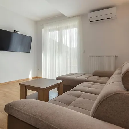 Apartma Alpine Breeze Lejlighed *
